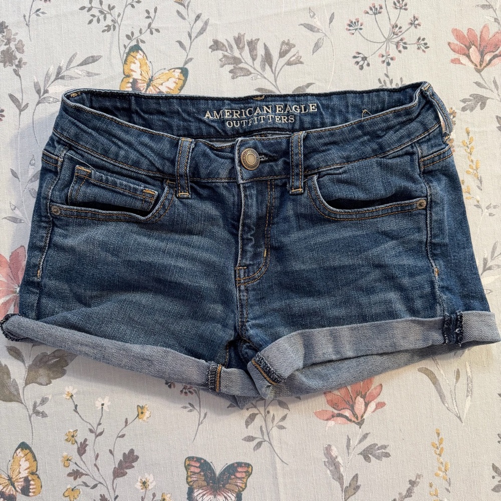 American Eagle Low Rise Denim Shorts Size 4 2” Inseam Cuffed Medium Wash Summer